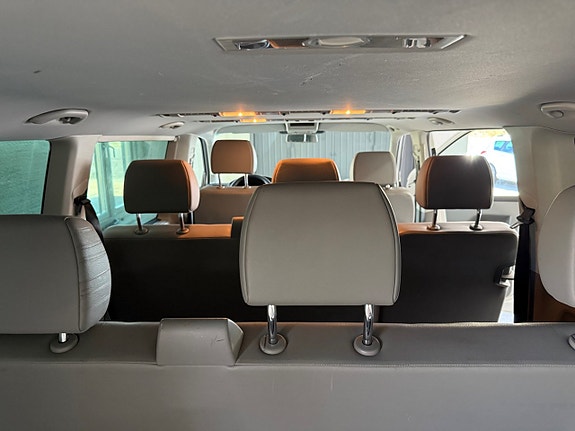 Volkswagen Caravelle 12 of 15