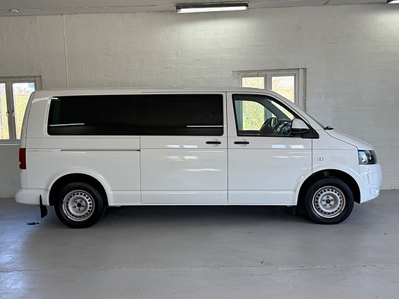 Volkswagen Caravelle 4 of 5