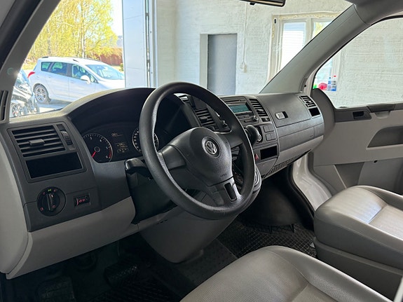Volkswagen Caravelle 15 of 15