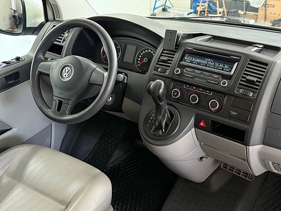 Volkswagen Caravelle 14 of 15