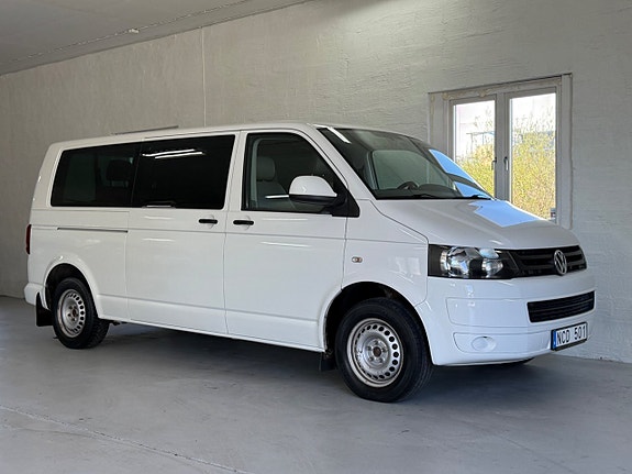 Volkswagen Caravelle 2 of 5