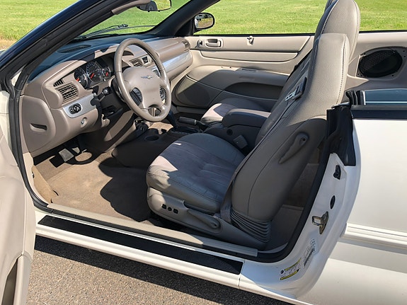 Chrysler Sebring 2 of 5