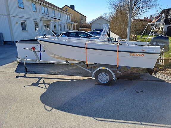Terhi 445 Tohatsu 30 hk med trailer 80km/h 4 of 4