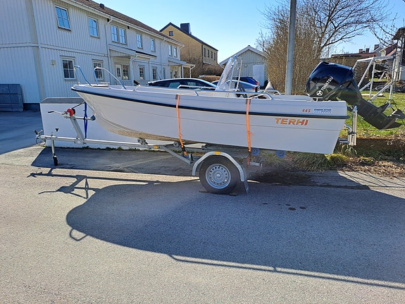 Terhi 445 Tohatsu 30 hk med trailer 80km/h 2 of 4