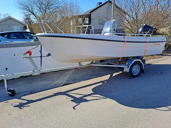 Terhi 445 Tohatsu 30 hk med trailer 80km/h 3 of 4