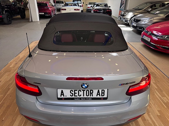 BMW M240i 7 of 18