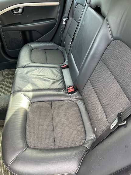 Volvo V70 4 of 5