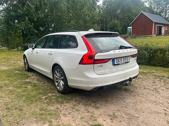 Volvo V90 2 of 6