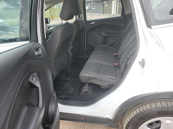 Ford Kuga 10 of 14