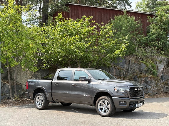 Dodge RAM 1500 2 of 5