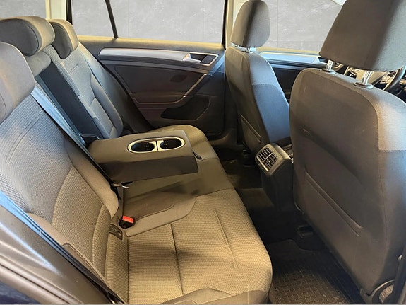 Volkswagen Golf VII 11 of 16