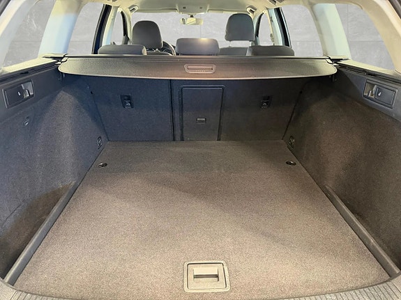Volkswagen Golf VII 16 of 16