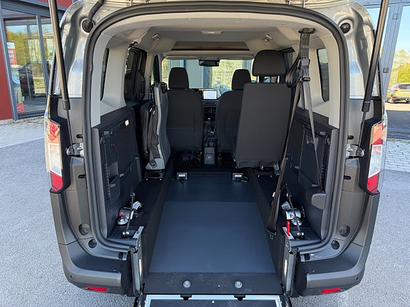 Ford Courier Tourneo 7 of 28
