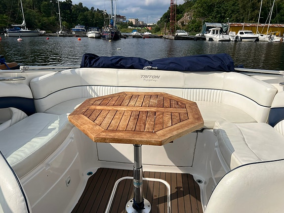 Höstfynd! Fin, rymlig daycruiser med stor badbrygga - Triton 225 DC –  Diesel 7 of 8