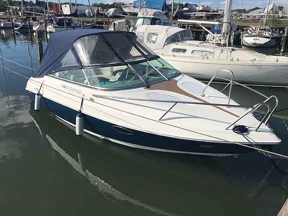 Höstfynd! Fin, rymlig daycruiser med stor badbrygga - Triton 225 DC –  Diesel 4 of 8