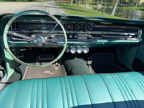 Pontiac Bonneville 13 of 23