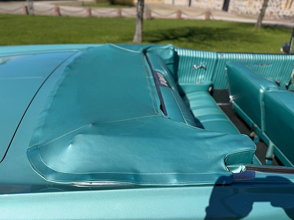 Pontiac Bonneville 20 of 23
