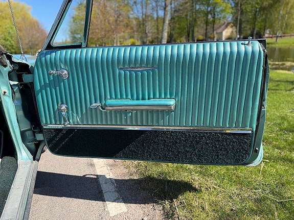 Pontiac Bonneville 18 of 23