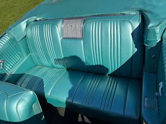 Pontiac Bonneville 16 of 23
