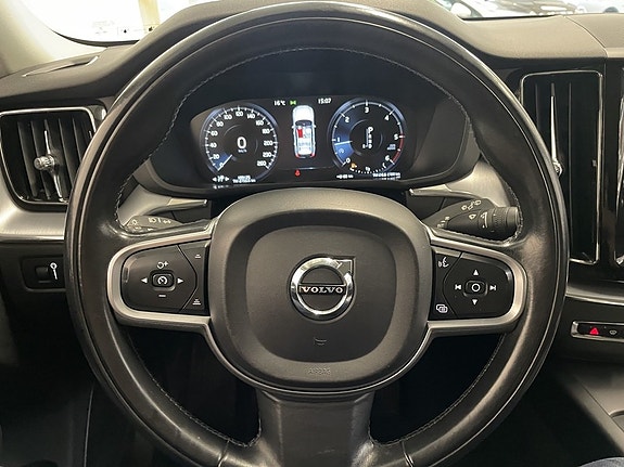 Volvo XC60 13 of 19