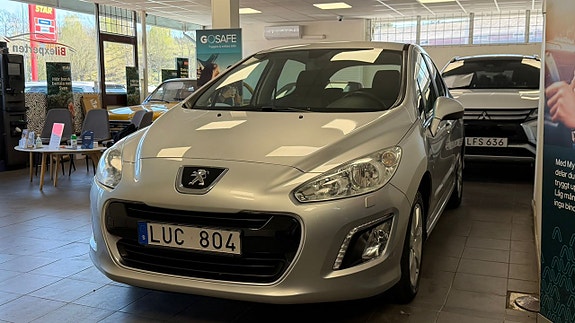 Peugeot 308 2 of 5