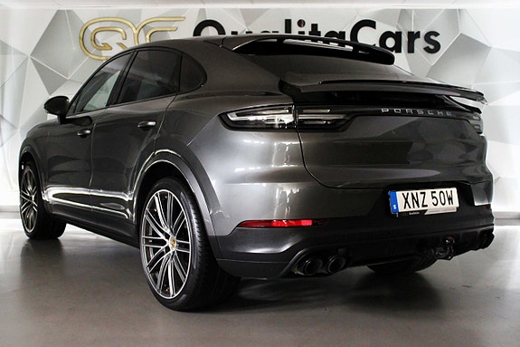 Porsche Cayenne 10 of 27