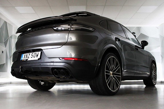 Porsche Cayenne 8 of 27