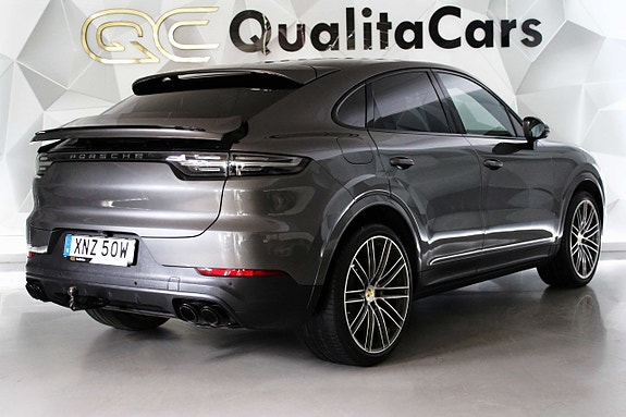 Porsche Cayenne 4 of 5