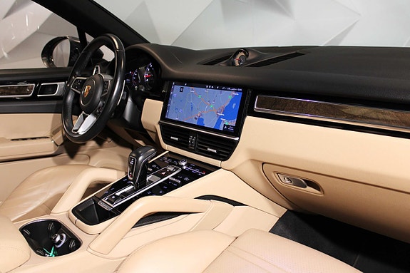 Porsche Cayenne 17 of 27
