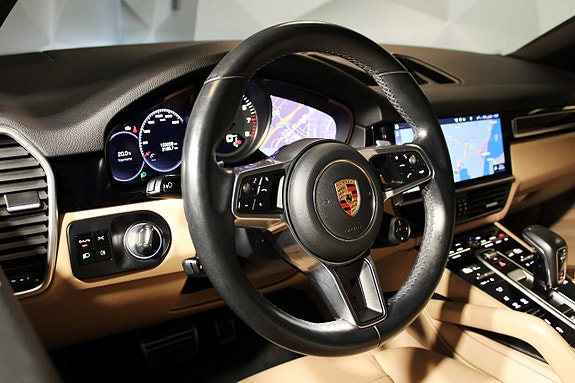 Porsche Cayenne 15 of 27