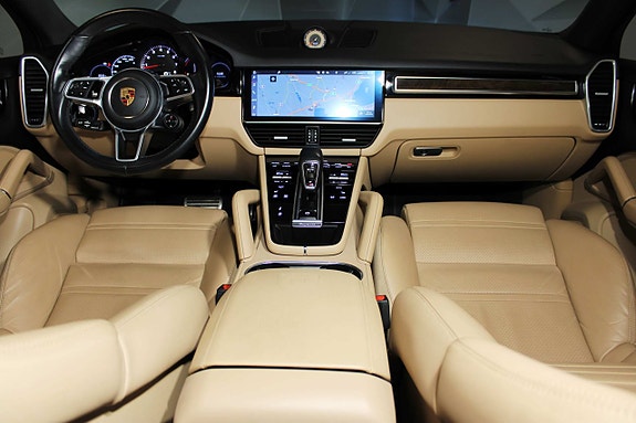 Porsche Cayenne 11 of 27
