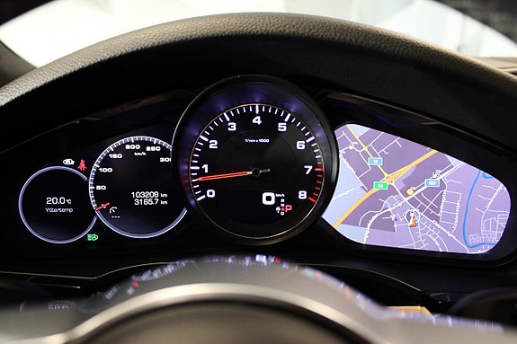 Porsche Cayenne 25 of 27
