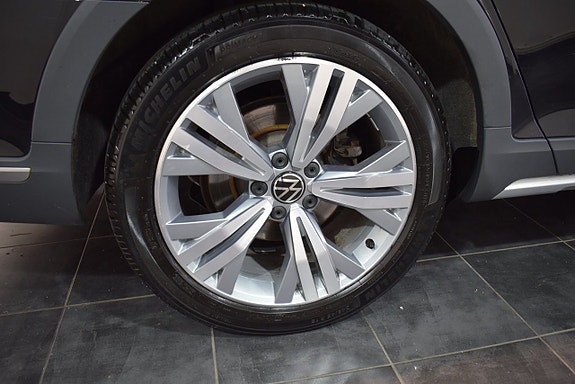 Volkswagen Passat Alltrack 28 of 30
