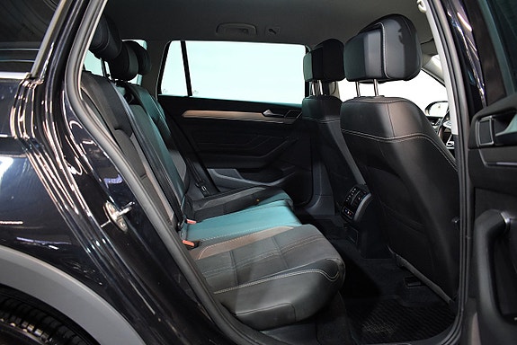 Volkswagen Passat Alltrack 24 of 30