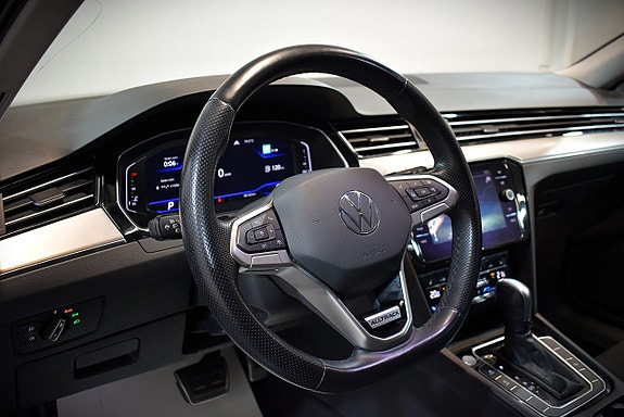 Volkswagen Passat Alltrack 12 of 30