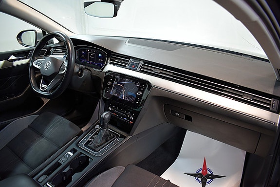 Volkswagen Passat Alltrack 22 of 30