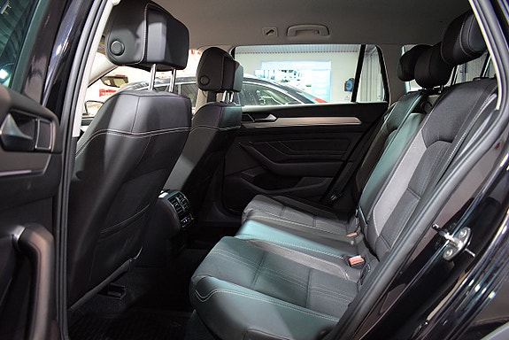 Volkswagen Passat Alltrack 25 of 30