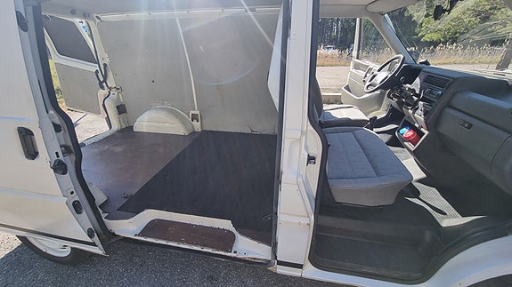 Volkswagen Transporter 9 of 9