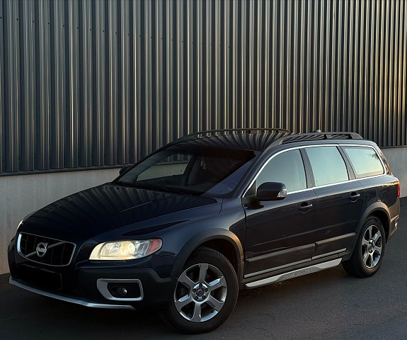 Volvo XC70 2 of 5