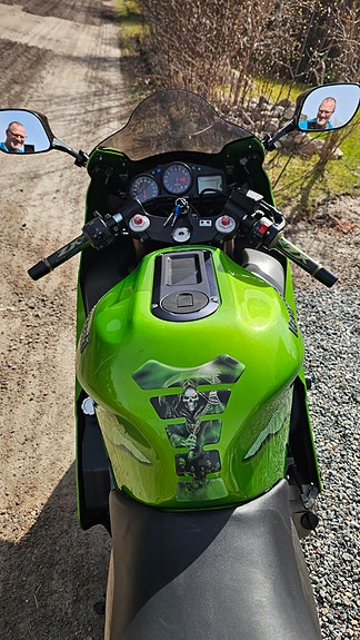 Kawasaki Ninja ZX-12R 2 of 5