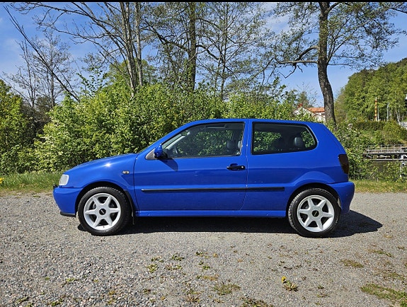 Volkswagen Polo 2 of 5