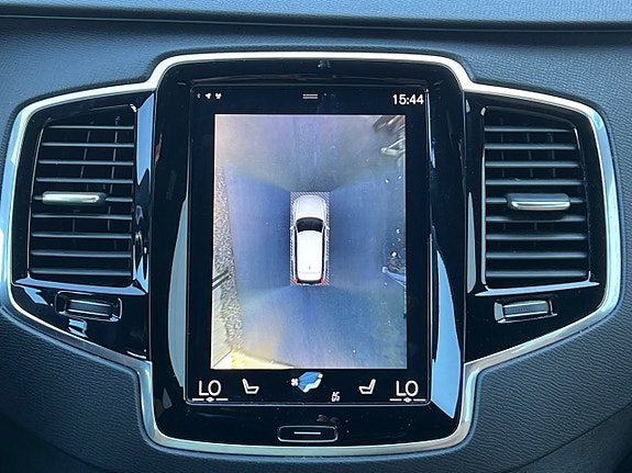 Volvo XC90 17 of 30