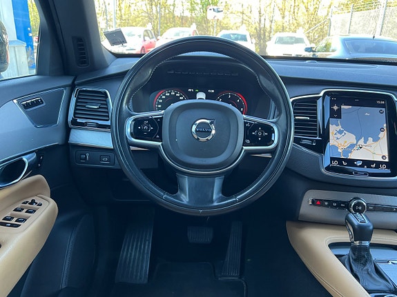 Volvo XC90 11 of 30