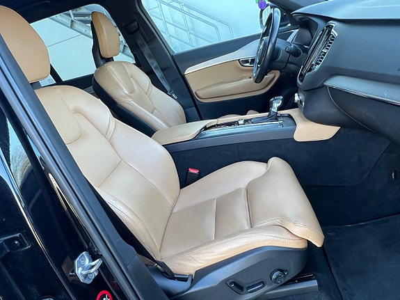 Volvo XC90 6 of 30