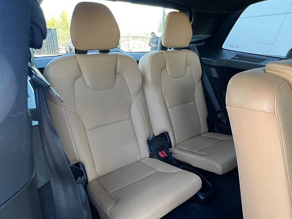 Volvo XC90 20 of 30