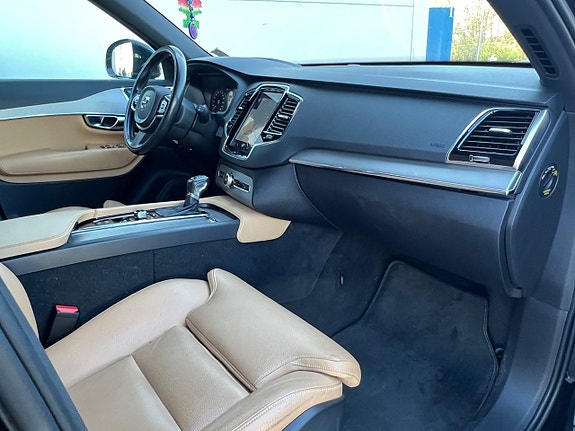 Volvo XC90 7 of 30