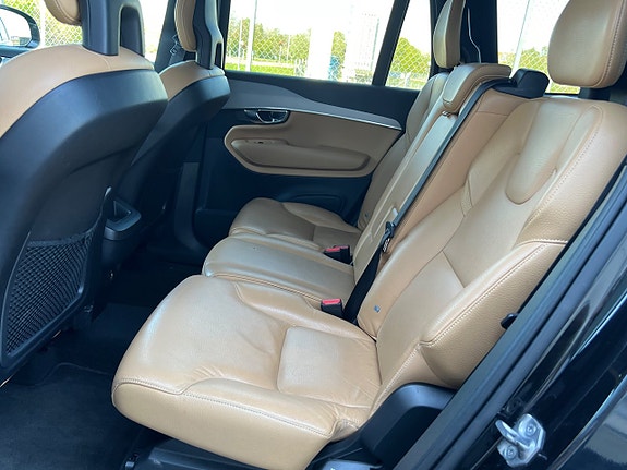 Volvo XC90 21 of 30