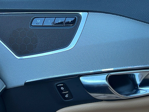 Volvo XC90 24 of 30