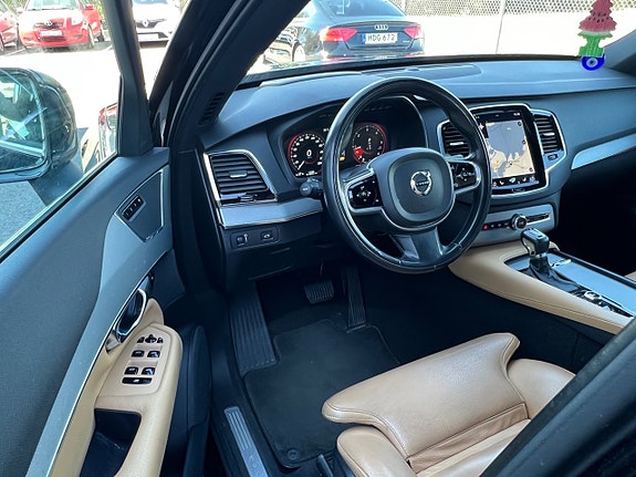 Volvo XC90 8 of 30