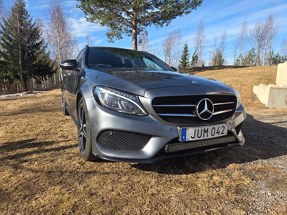 Mercedes-Benz C220 2 of 7